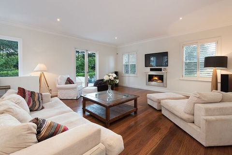 Vaucluse Manor H327 - Australian Directory 2