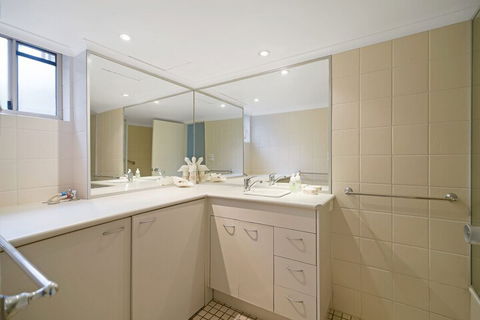Kingsview - 1/54 Kingfisher Drive - Australian Directory 6