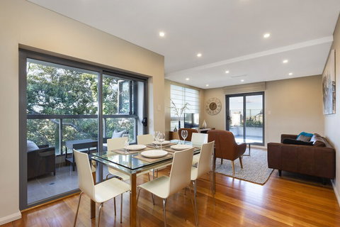 2 Bdrm North Sydney With Harbour Views - Australian Directory 7