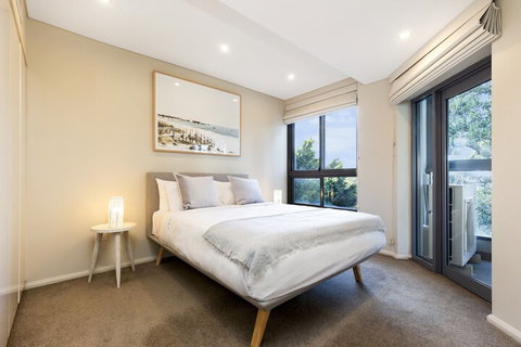 2 Bdrm North Sydney With Harbour Views - Australian Directory 5