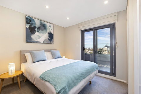 2 Bdrm North Sydney With Harbour Views - Australian Directory 4