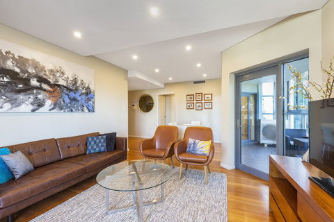 2 Bdrm North Sydney With Harbour Views - Australian Directory 3