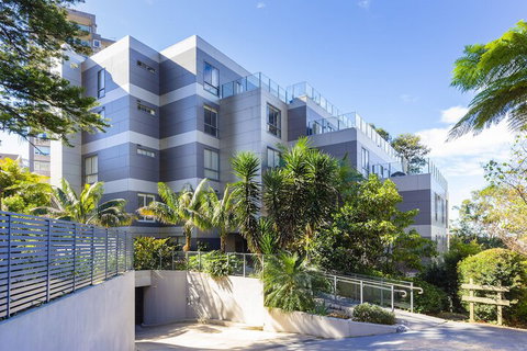 2 Bdrm North Sydney With Harbour Views - Australian Directory 1
