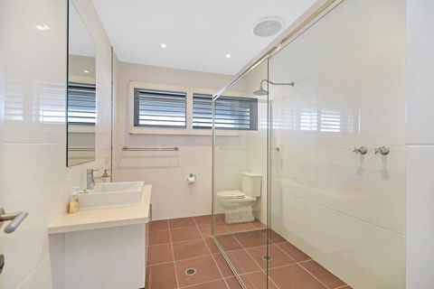 Sea Splash 75 Lorikeet Drive - Australian Directory 3