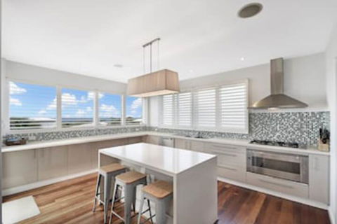 Sea Splash 75 Lorikeet Drive - Australian Directory 0