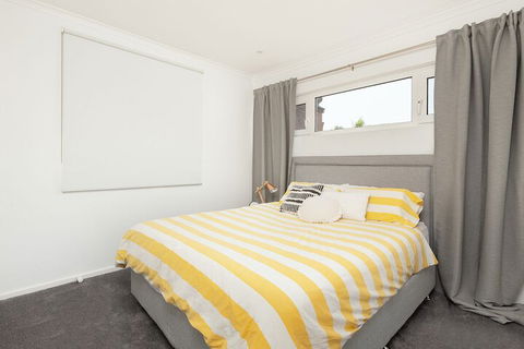 Large Family Home Bondi - Australian Directory 4