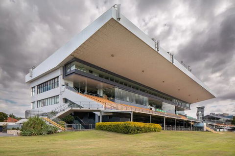 Peaceful 3 Bedroom Apartment In Ascot - Australian Directory 1