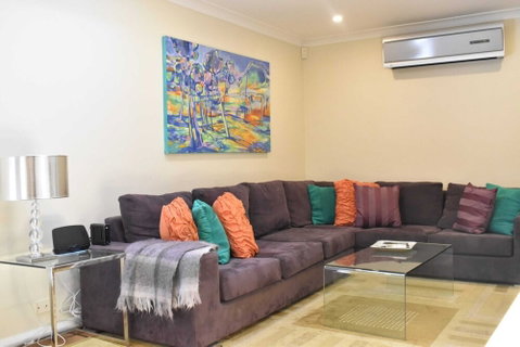 Modern 2 Bedroom Unit Close To CBD - Australian Directory 1