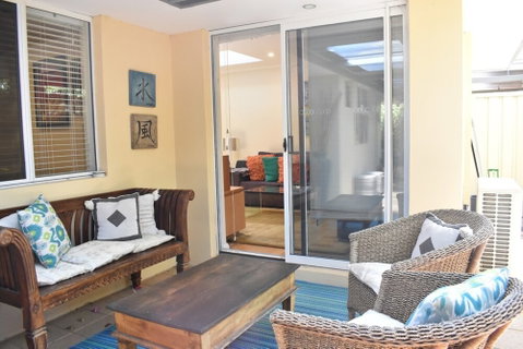 Modern 2 Bedroom Unit Close To CBD - Australian Directory 5