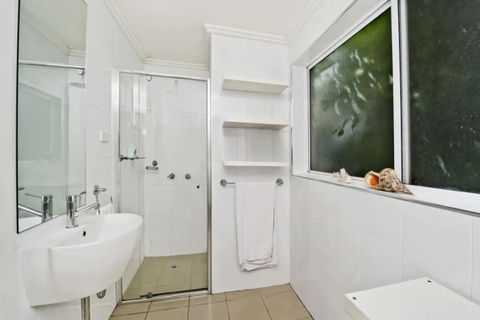 Sleek Contemporary Bondi Beachside Apartment - Australian Directory 2
