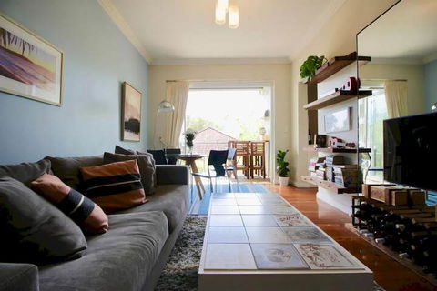 Sleek Contemporary Bondi Beachside Apartment - Australian Directory 4