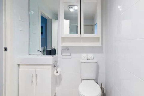 Sleek Contemporary Bondi Beachside Apartment - Australian Directory 5