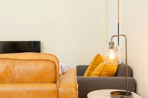 2 Bedroom Gorgeous Art Deco Classic Near CBD - Australian Directory 3