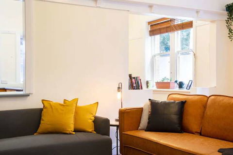 2 Bedroom Gorgeous Art Deco Classic Near CBD - Australian Directory 2