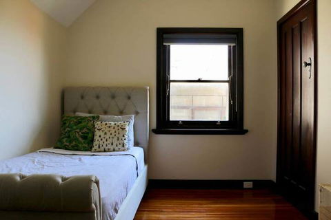 Charming & Cosy Home With City Views - Australian Directory 4