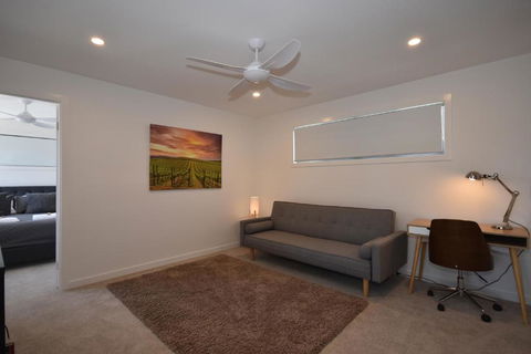 The Shae Luka Private Apartment - Australian Directory 2