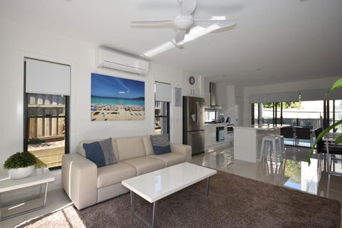 The Shae Luka Private Apartment - Australian Directory 4