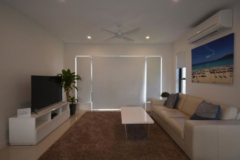 The Shae Luka Private Apartment - Australian Directory 3