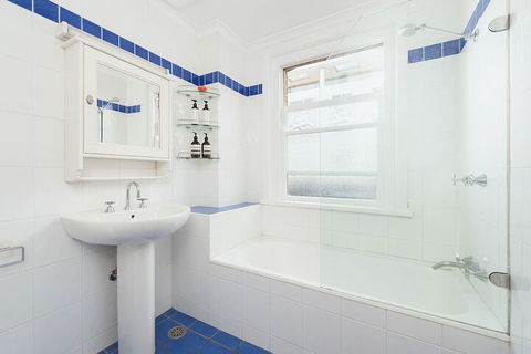 Salty's 2 Bedroom Beach Home - Australian Directory 2