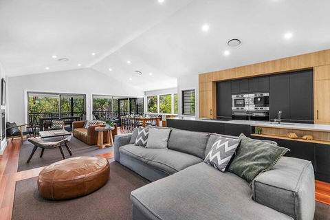 Hunter Treehouse - Australian Directory 6