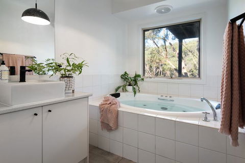 Hepburn Pool House - Australian Directory 7