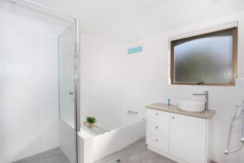 Unit 2 Cooltoro Court 7 Frank Street Coolum Beach 400 BOND LINEN INCLUDED - Australian Directory 4