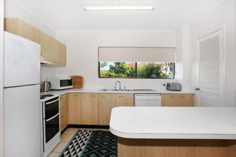 Unit 2 Cooltoro Court 7 Frank Street Coolum Beach 400 BOND LINEN INCLUDED - Australian Directory 1