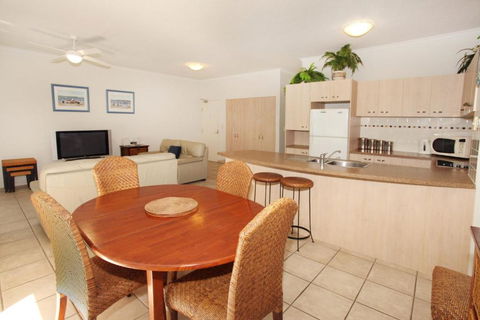 Unit 2 On The Park Coolum Beach - Australian Directory 5
