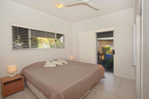 Unit 2 On The Park Coolum Beach - Australian Directory 6