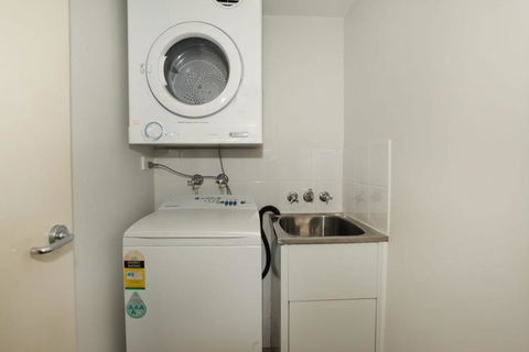 Unit 2 On The Park Coolum Beach - Australian Directory 3