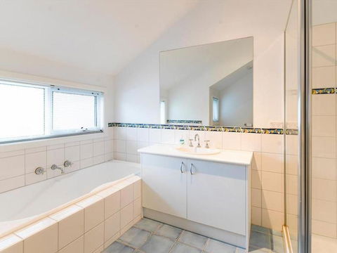 EVERGREEN BEACH HOUSE - Australian Directory 1
