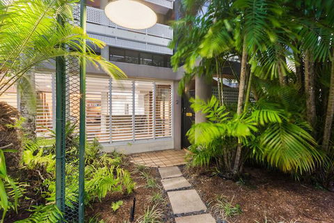 Luxury PoolSide Apartment In Beachfront - Australian Directory 1