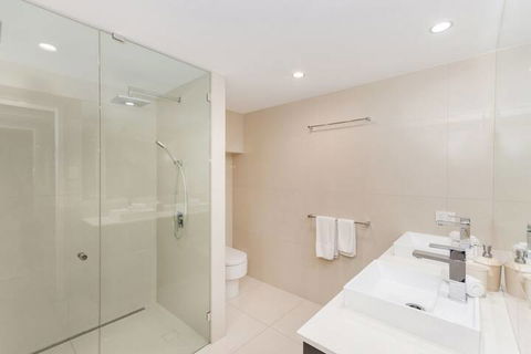 Luxury PoolSide Apartment In Beachfront - Australian Directory 7