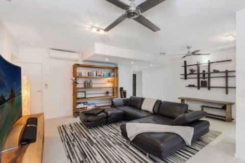 Luxury PoolSide Apartment In Beachfront - Australian Directory 0