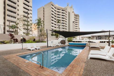 Luxury PoolSide Apartment In Beachfront - Australian Directory 4