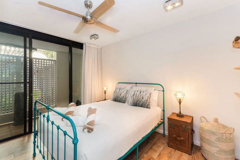 Luxury PoolSide Apartment In Beachfront - Australian Directory 5