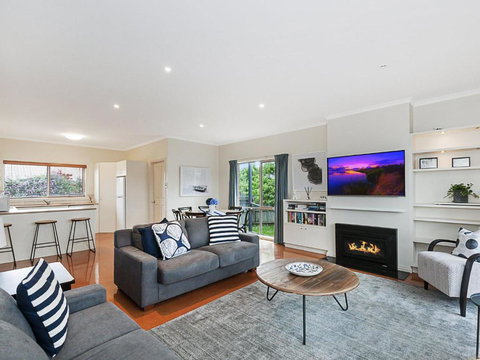 GUILDFORD COTTAGE - Australian Directory 2