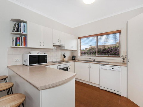 GUILDFORD COTTAGE - Australian Directory 1