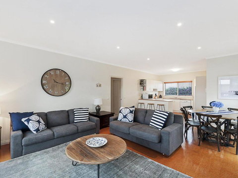 GUILDFORD COTTAGE - Australian Directory 4