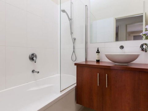 SEAVIEWS MORNINGTON.... - Australian Directory 4