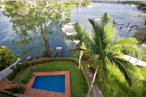 Modern Studio Apartment With Pool & Amazing Views - Australian Directory 1