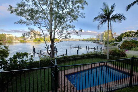 Modern Studio Apartment With Pool & Amazing Views - Australian Directory 2