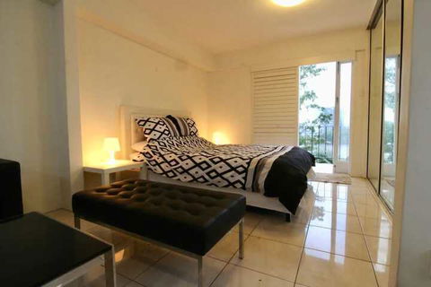 Modern Studio Apartment With Pool & Amazing Views - Australian Directory 7