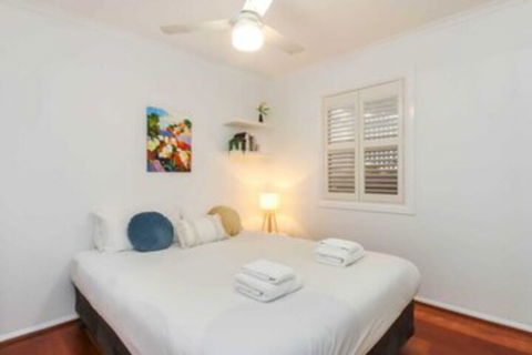 Stylish 3BD Family Home In Leafy Paddington - Australian Directory 0