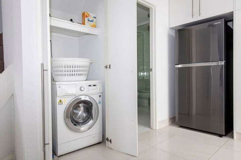 Stylish Executive Apartment With Balcony - Australian Directory 7
