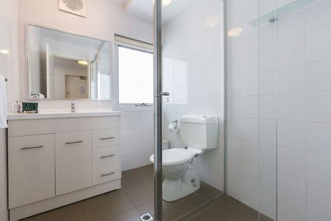 Gold Sands Beach Apartment - Australian Directory 4