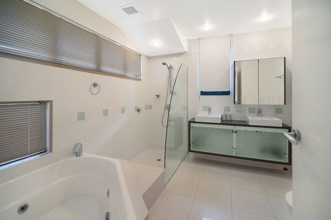 Peregian On The Beach Unit 3 - Australian Directory 6