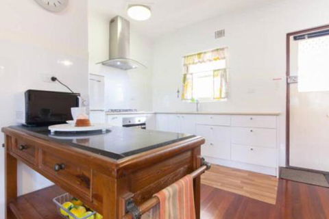 Broadway Apartments - Australian Directory 3