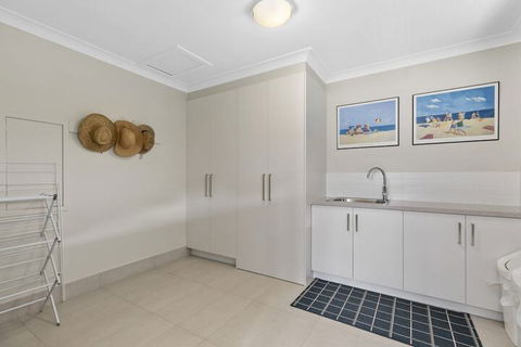 Sundance Pet Friendly Beach House In Peregian! 59 Lorikeet Drive - Australian Directory 1
