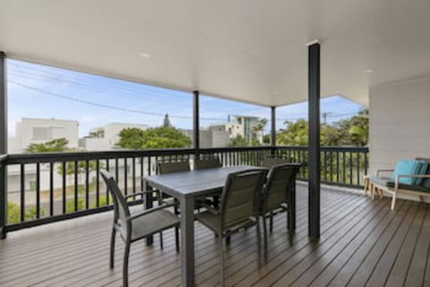 Sundance Pet Friendly Beach House In Peregian! 59 Lorikeet Drive - Australian Directory 0